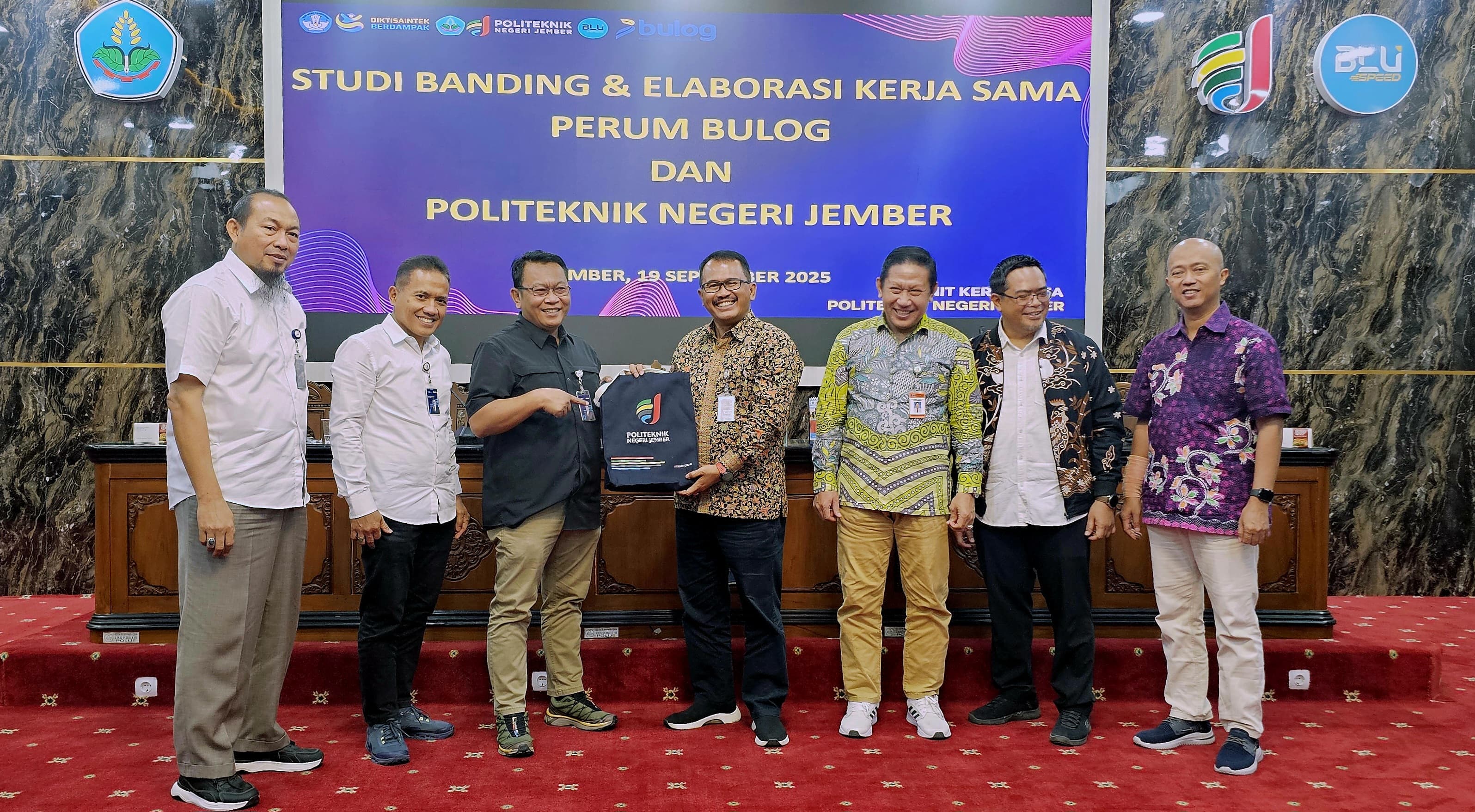 Studi Banding dan Elaborasi Kerja Sama antara Polije dan Perum Bulog thumbnail